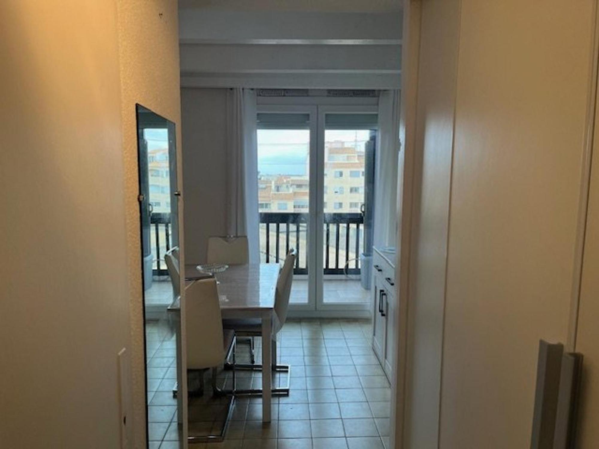 2 Pieces Climatise, 4e Etage, Terrasse, A Pied Des Commerces Et - Fr-1-749-38 Agde